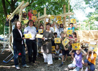 B�cherspende Foto: Bayerische Ingenieurekammer-Bau / Alexander Hauk