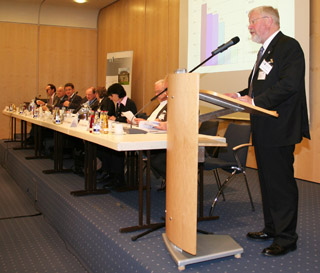 Kammerpr�sident Dr.-Ing. Heinrich Schroeter berichtete �ber die vergangenen Monate. Foto: Alexander Hauk / Bayerische Ingenieurekammer-Bau