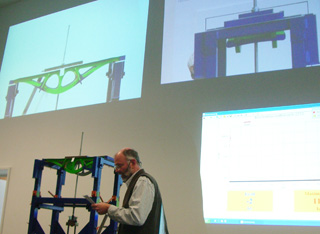 Br�ckenwettbewerb an der Fachhochschule Augsburg: Pr�fung und Pr�mierung der Wettbewerbsmodelle am 16.12.2010. Foto: Dipl.-Ing. Univ. Herbert Luy