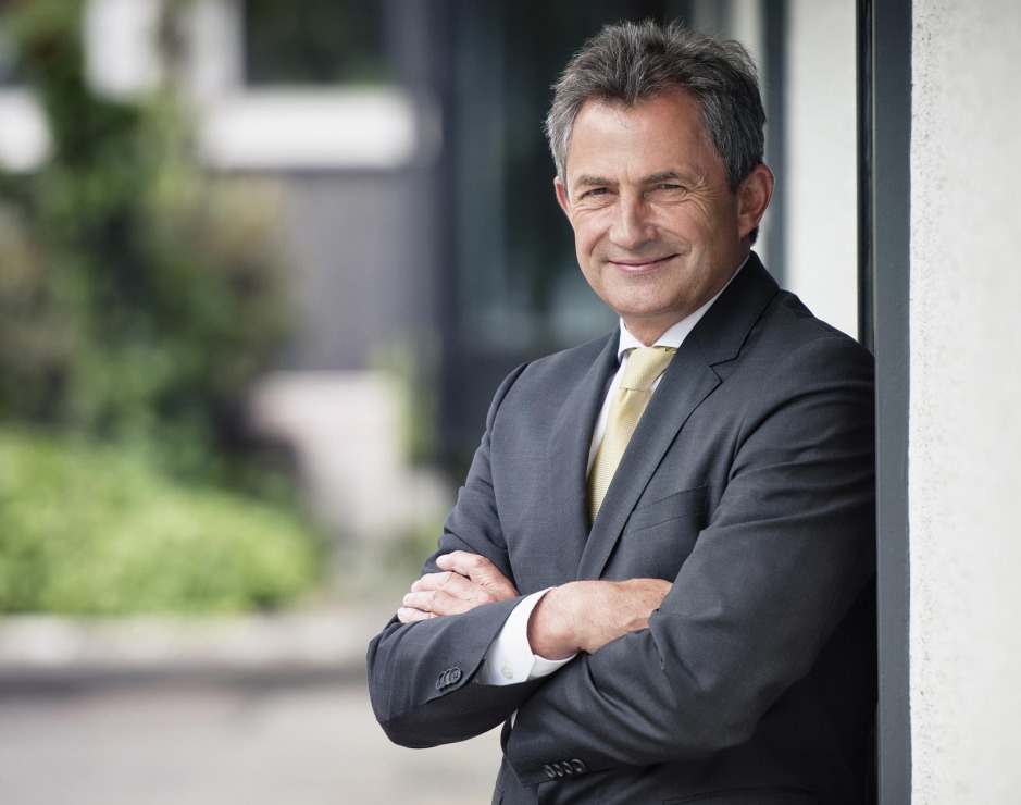 Dipl.-Ing. Peter H�bner