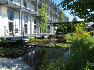 Eine ausreichende gr�ne Versorgung ist bei intelligenter Planung auch mit weniger Fl�che machbar. (Foto: LWG Veitsh�chheim) 