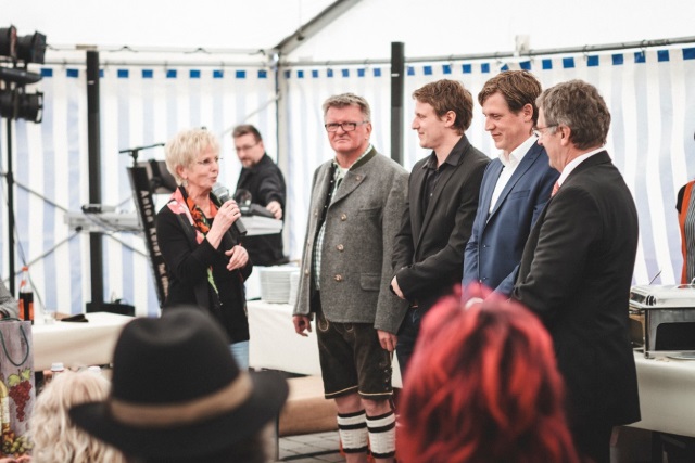 Von Links: Frau Bgm. Rita R�hrl, Markt Teisnach, Josef Bielmeier, Martin Weber, Johannes Weber, Josef  Weber