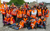 Gruppenbild: Kinder treffen Leute vom Bau Gruppenbild: Kinder treffen Leute vom Bau