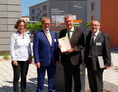 Prof. Dr. Elisabeth Kr�n, Prof. Dr.Ing. Norbert Preu�, Prof. Dr. Hans-Eberhard Schurk und Prof. Dipl.-Ing. Manfred Schnell bei der Ernennung von Preu� zum Honorarprofessor.