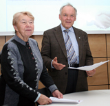 Dolmetscherin Skalina Ryta mit Vorstandsmitglied Dipl.-Ing.Univ. Herbert Luy. Foto: Bayerische Ingenieurekammer-Bau / Alexander Hauk