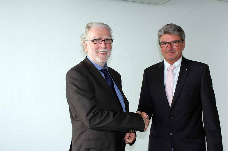Pr�sident Wilfried Grunau (links) gratuliert dem neuen Vizepr�sidenten Frank P�hlmann