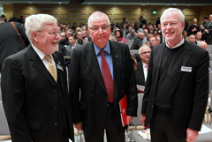 Dr.-Ing. Heinrich Schroeter, Pr�sident der Bayerischen Ingenieurekammer-Bau, Prof. Dr. Klaus T�pfer, Prof. Dr.-Ing. habil. Norbert Gebbeken, 2. Vizepr�sident der Bayerischen Ingenieurekammer-Bau Foto: � Birgit Gleixner