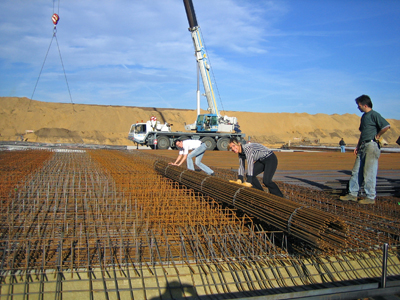 Ausrollen der BAMTEC-Bewehrung