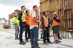 Trainees auf der Baustelle